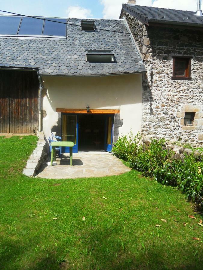 Au Coeur Des Volcans D'Auvergne Ceyssat Exterior foto